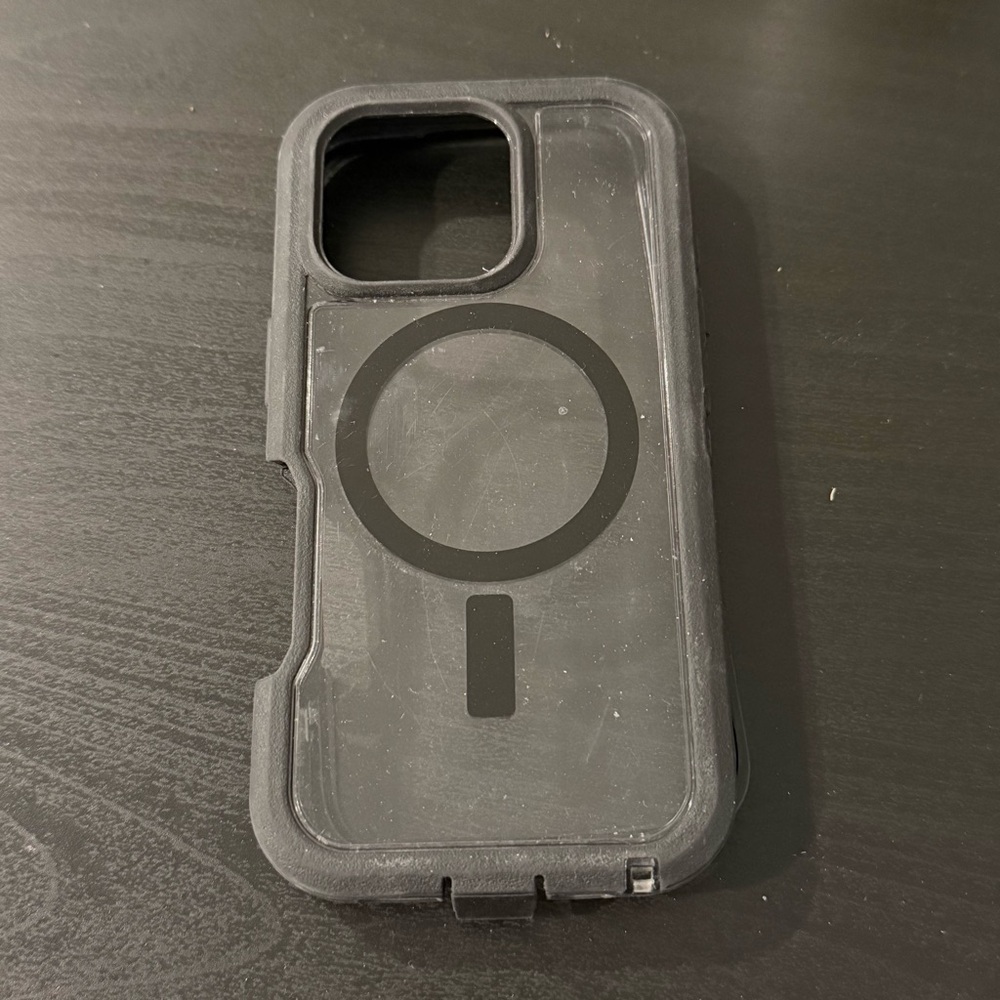 iPhone 16 Pro Otterbox Defender Case - Picture 2 of 3